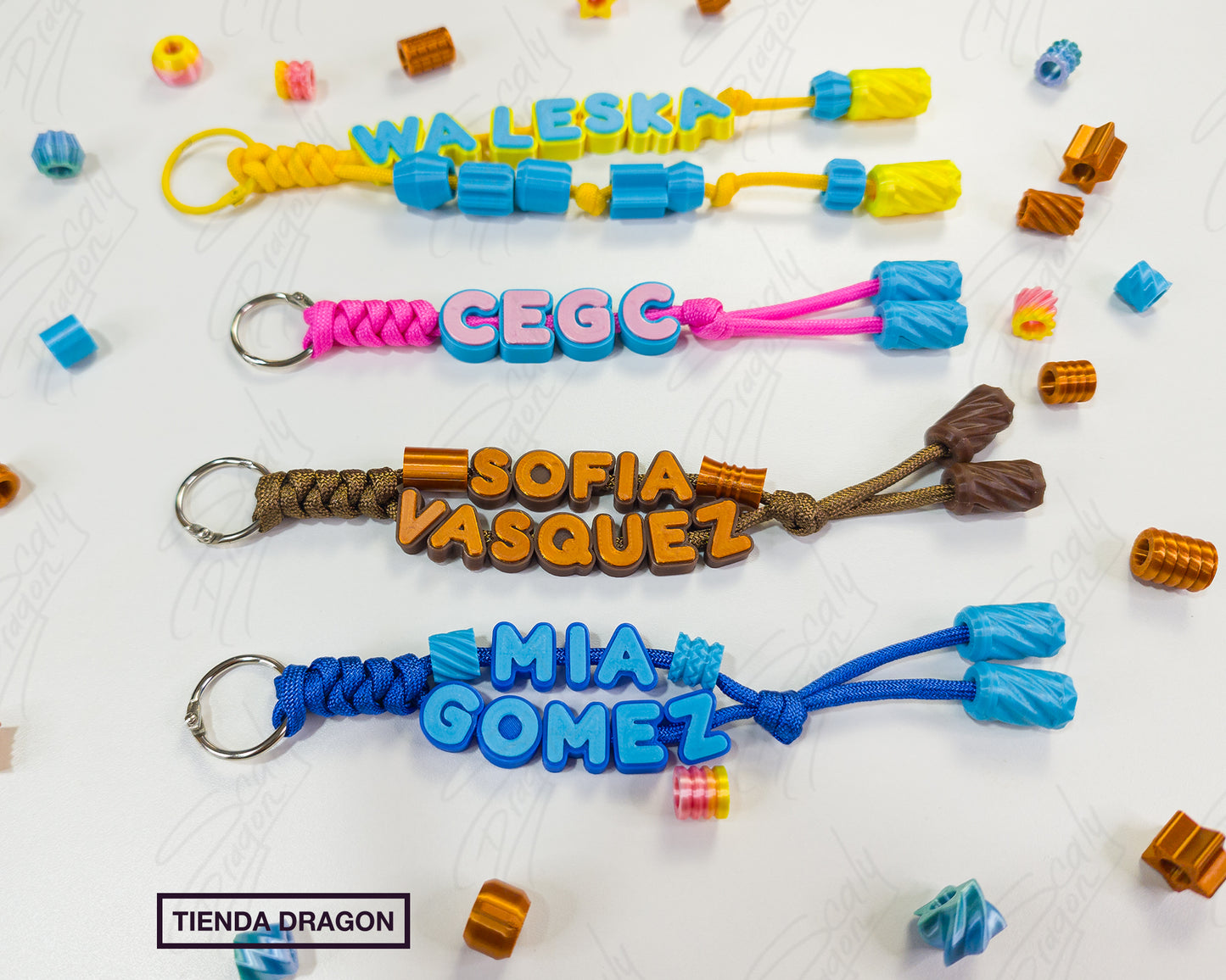 Llaveros Charm con Nombre Personalizado con letras en 3D, Colgante Artesanal para Bolsos, Mochilas y Termos.