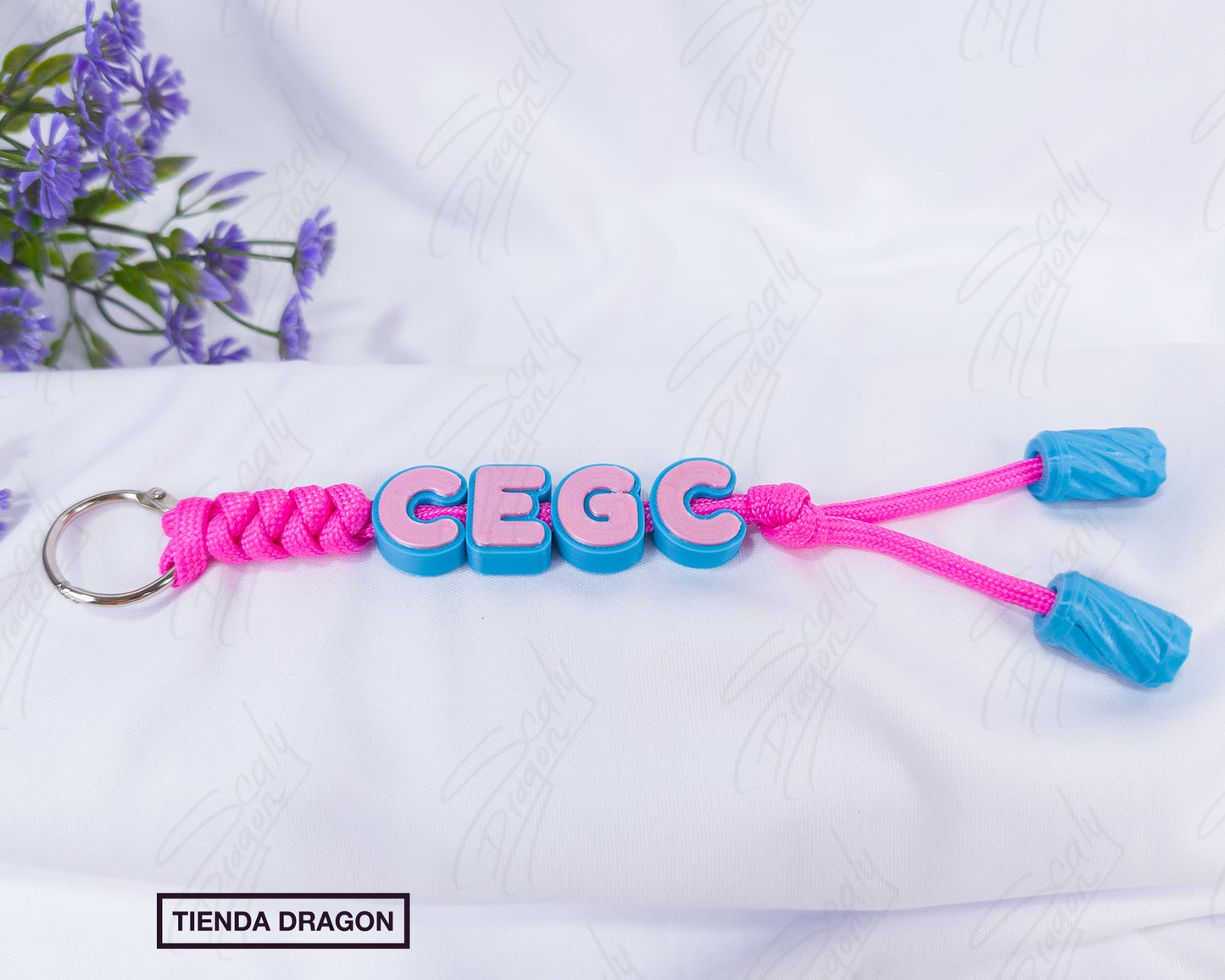 Llaveros Charm con Nombre Personalizado con letras en 3D, Colgante Artesanal para Bolsos, Mochilas y Termos.