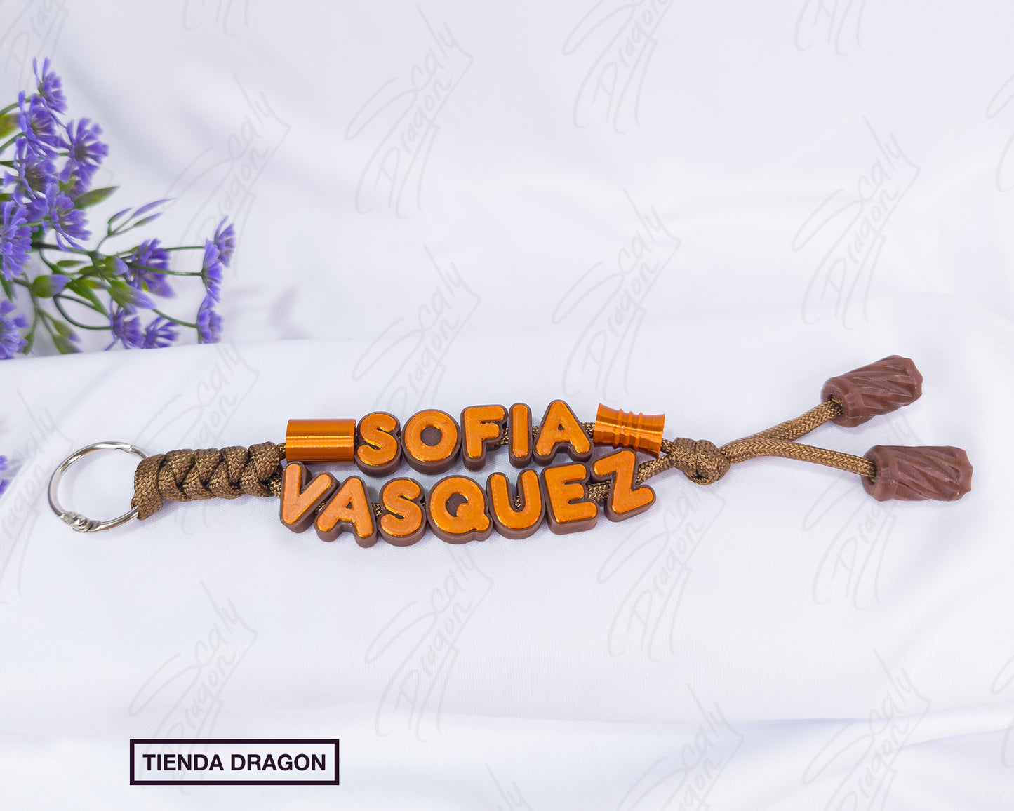 Llaveros Charm con Nombre Personalizado con letras en 3D, Colgante Artesanal para Bolsos, Mochilas y Termos.