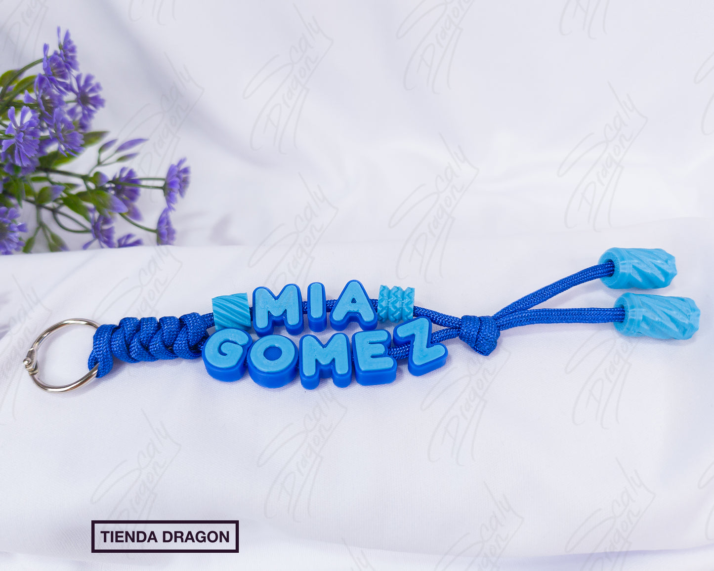 Llaveros Charm con Nombre Personalizado con letras en 3D, Colgante Artesanal para Bolsos, Mochilas y Termos.