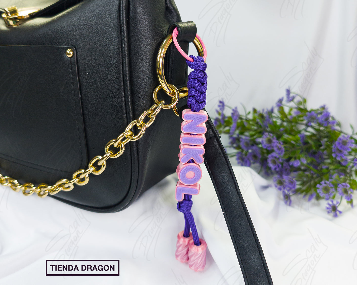 Llaveros Charm con Nombre Personalizado con letras en 3D, Colgante Artesanal para Bolsos, Mochilas y Termos.