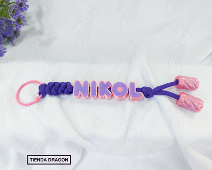 Llaveros Charm con Nombre Personalizado con letras en 3D, Colgante Artesanal para Bolsos, Mochilas y Termos.