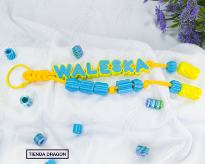 Charm con Nombre Personalizado con letras en 3D, Colgante Artesanal para Bolsos, Mochilas y Termos.
