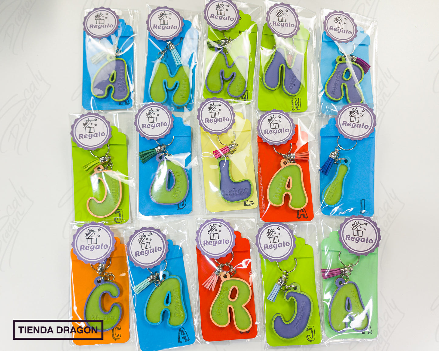 Llavero 3D de letras con Nombre, Estilo Divertido y Colorido, Ideal para Mochilas, Bolsos, Termos y Llaves