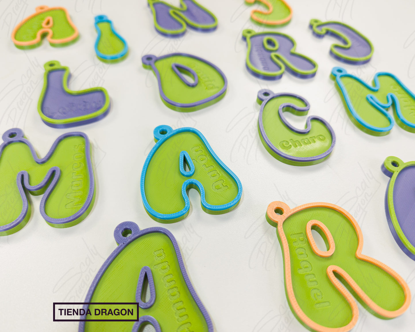 Llavero 3D de letras con Nombre, Estilo Divertido y Colorido, Ideal para Mochilas, Bolsos, Termos y Llaves