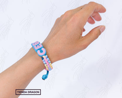 Pack de Llavero y Pulsera Personalizados, Estilo Colorido y Divertido para Regalar o Llevar a Juego con tu Nombre e Iniciales