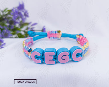 Pack de Llavero y Pulsera Personalizados, Estilo Colorido y Divertido para Regalar o Llevar a Juego con tu Nombre e Iniciales