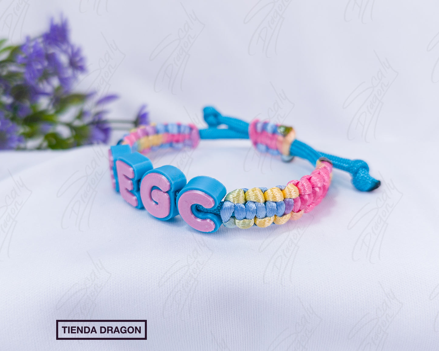 Pack de Llavero y Pulsera Personalizados, Estilo Colorido y Divertido para Regalar o Llevar a Juego con tu Nombre e Iniciales