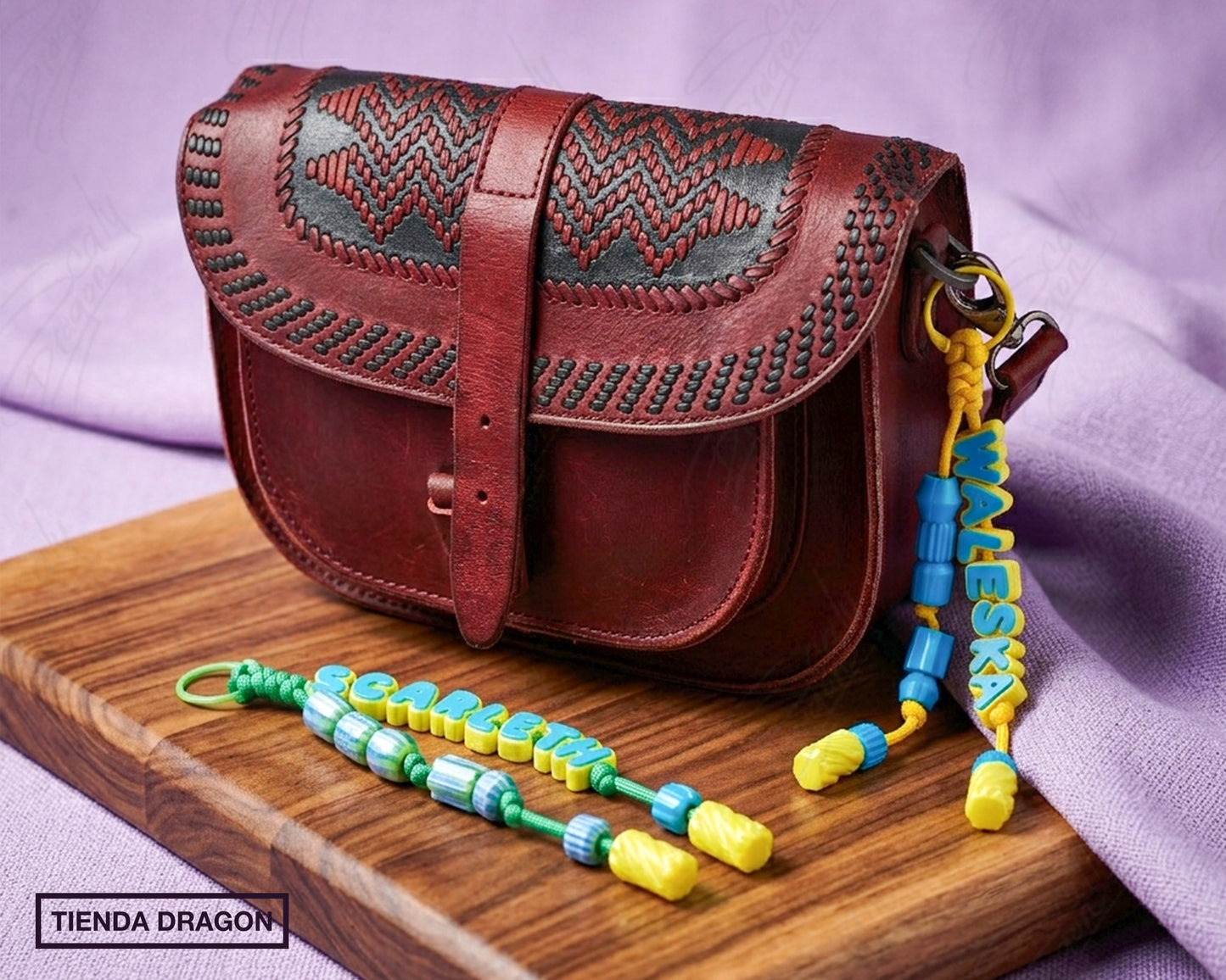 Charm con Nombre Personalizado con letras en 3D, Colgante Artesanal para Bolsos, Mochilas y Termos.